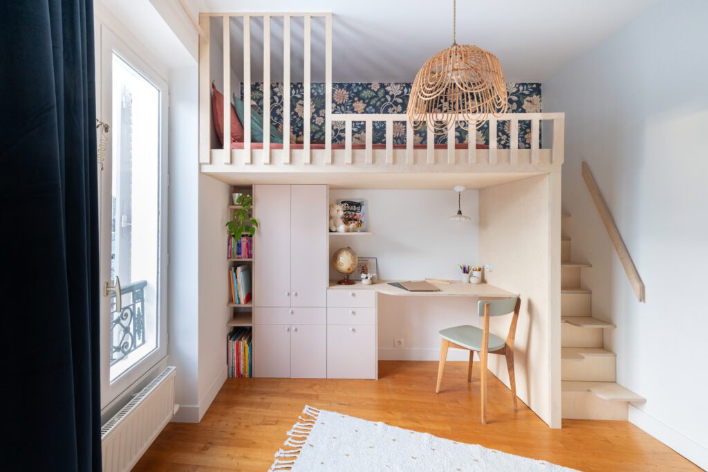 Lit sur-mesure et ses rangements